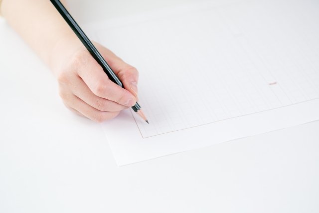 小論文の書き方と例文からコツを学び、大学入試に向けて準備！