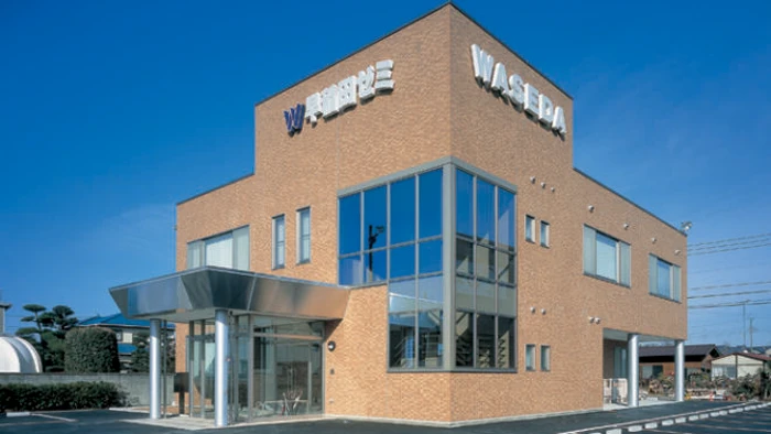 広い駐車場ときれいな校舎でお待ちしています！