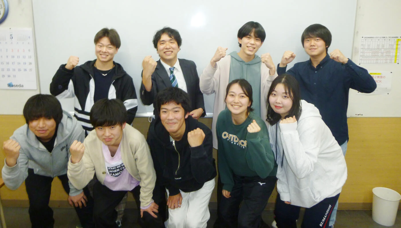 みんなで和気あいあいと勉強しています！